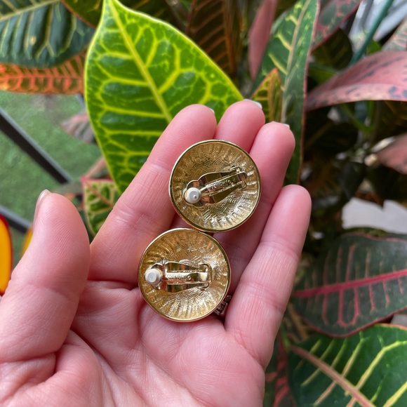 Givenchy VTG 18K gold plated clip earrings - Picture 10 of 14